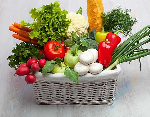 篮子中新鲜蔬菜的高清图片下载指南 找素材的最佳实践